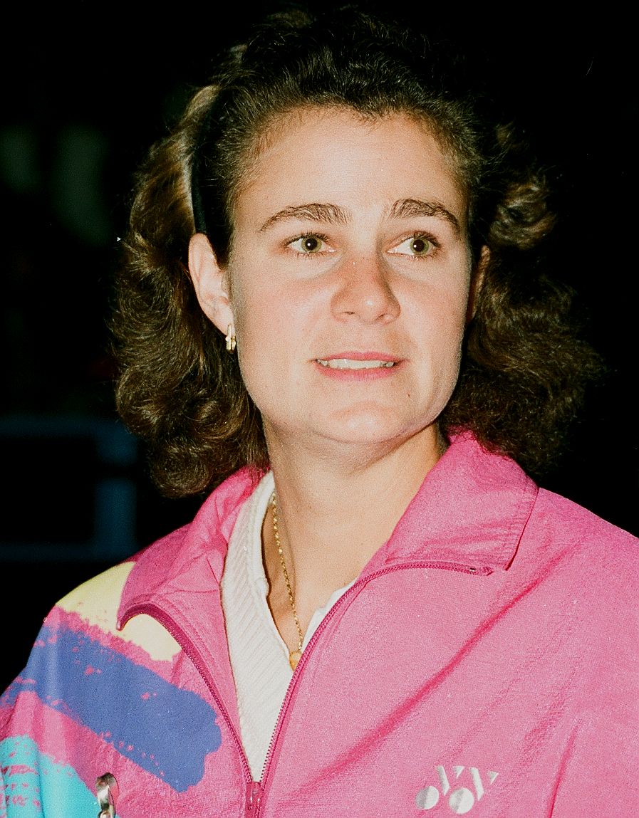 How tall is Pam Shriver?